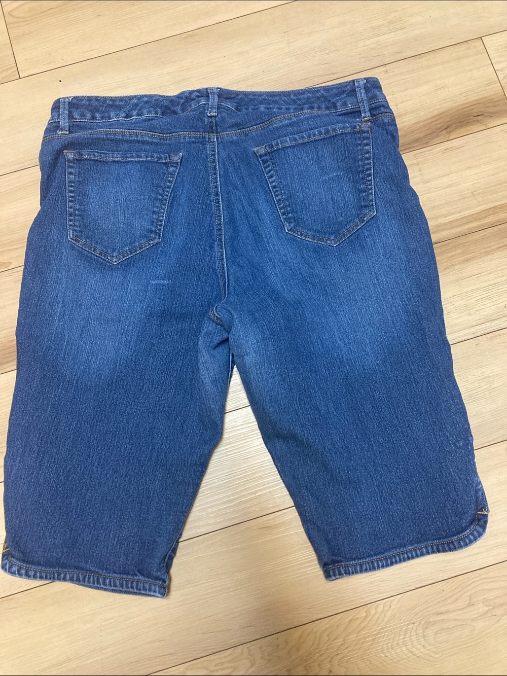 Bandolino Blue Denim shorts with Contrast Stitching - Picture 8 of 9